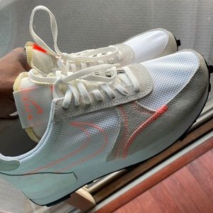 White Nike Sneakers. Size 7.5